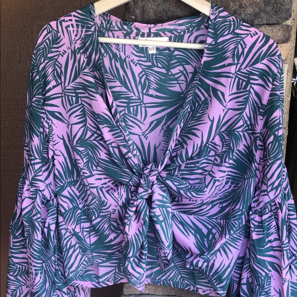 Tie top